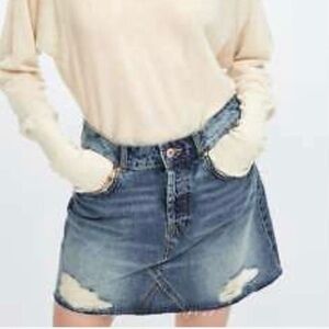 ZARA Denim Distressed Mini Skirt, Size XS, Button Fly, Raw Hem, Fraying, EUC